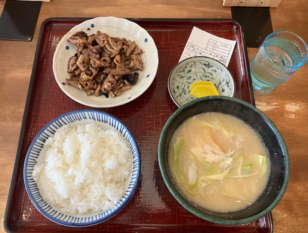 お食事処川端もつ定食＋豚汁880円