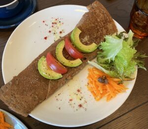 チキンとアボカドのガレット